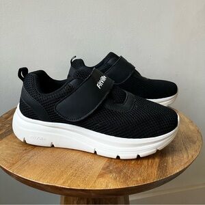 Fitville | Women’s Cloud Wanderer StrapFit V14 Tab Walking Shoes Extra Wide/EW